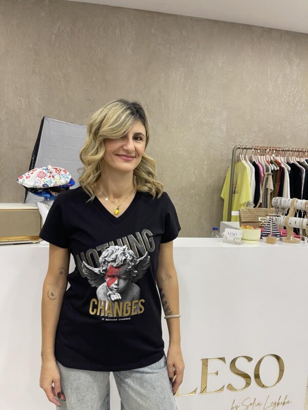 BLACK T-SHIRT