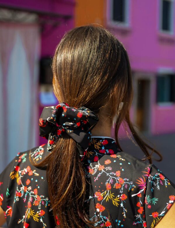 Zoya Scrunchie (Black Japanese Flowers)