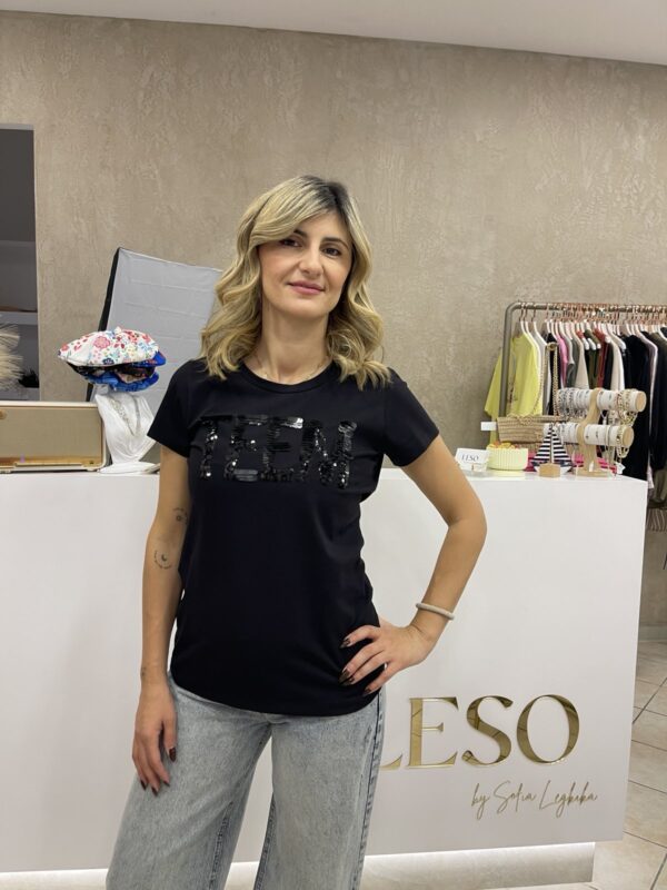 BLACK T-SHIRT
