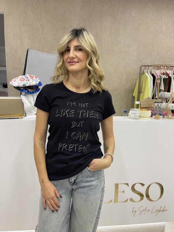 BLACK T-SHIRT