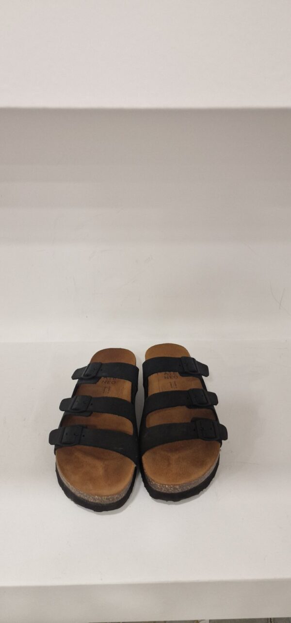 BLACK SANDAL