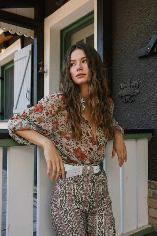LAURA UNISEX SHIRT